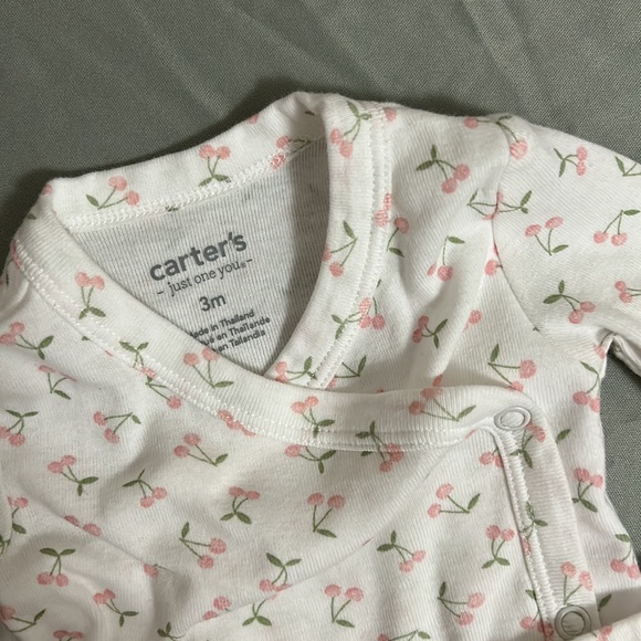 Carter’s Baby Girl 2 piece footed pajama set, 3 months, NWOT - Picture 2 of 4